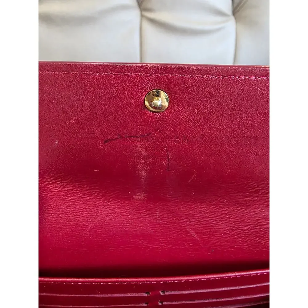 Louis Vuitton Vernis Rayures Sarah Wallet in Red Striped Patent Leather - Picture 11 of 15